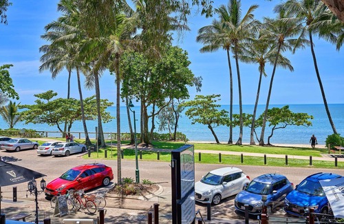 Palm Cove Apartment | Absolute Beach Front 1 Bedroom Apartment Palm Cove