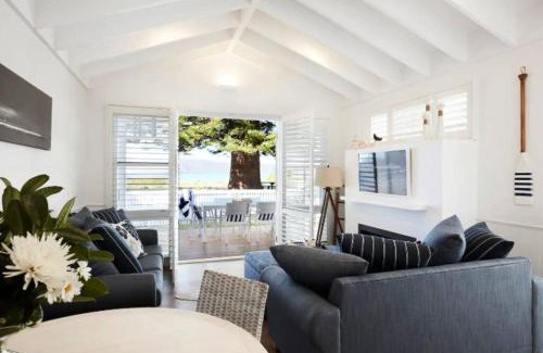 Patonga Apartment | Absolute Beach Front House Panoramic Views