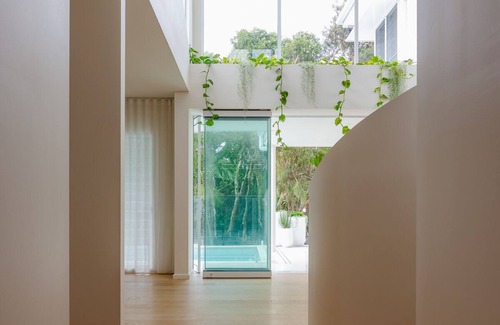 Warana House | Absolute beach front masterpiece fit for a small family
