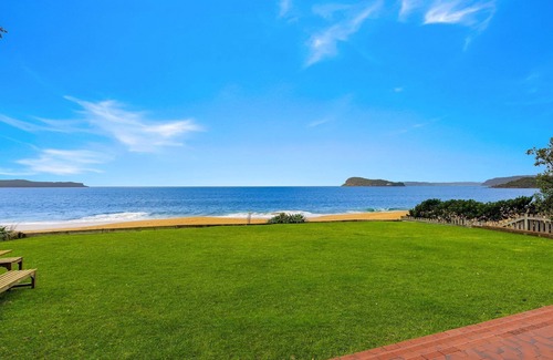 Pearl Beach House | ABSOLUTE BEACHFRONT BEAUTY @ PEARL BEACH