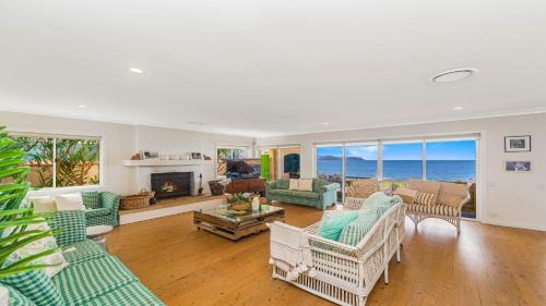 Pearl Beach House | Absolute Beachfront Beauty - Pearl Beach
