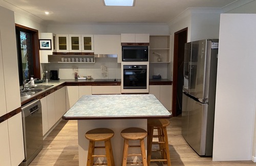 Wurtulla House | Absolute beachfront- Bush, Beach, Dogs, Relax!