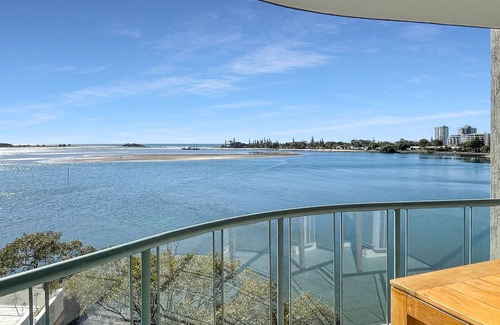 Maroochydore Apartment | Absolute Waterfront Apartment