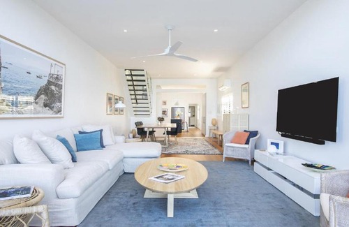 Wagstaffe House | Absolute Waterfront at Wagstaffe