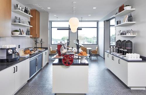 West Oak Hill Hotel | AC Hotel by Marriott Austin Hill Country