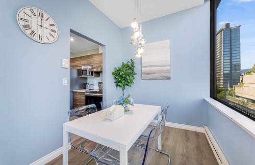 Downtown Vancouver Condo | AC* Stylish Retreat Unique & Centrally Located & Parking