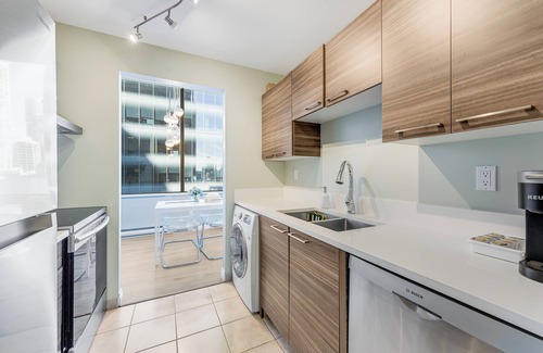 Downtown Vancouver Condo | AC* Stylish Retreat Unique & Centrally Located & Parking