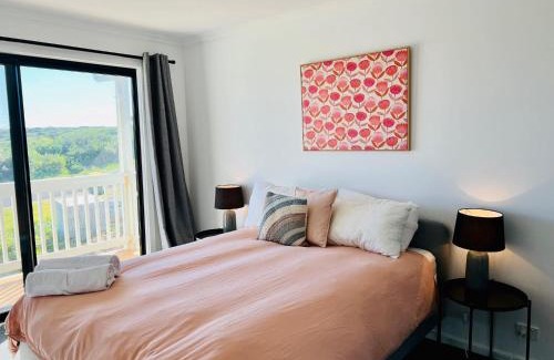 Waterhouse House | ACACIA - 6 Joy Tce Pets Welcome outside