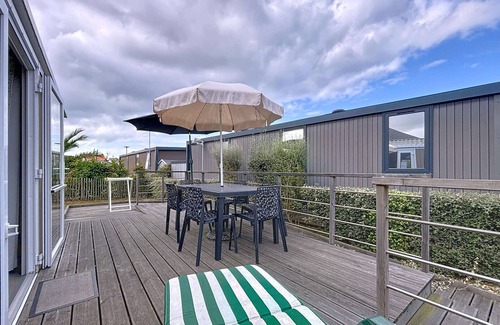 Jullouville-les-Pins House | Accessible Comfort Mobile Home: 4 Guests, 200m from Beach, Heated Pool, Fitness Room, Parking