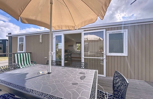 Jullouville-les-Pins House | Accessible Comfort Mobile Home: 4 Guests, 200m from Beach, Heated Pool, Fitness Room, Parking