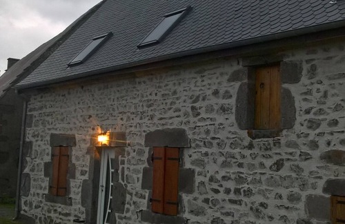 Saint-Sauves-d'Auvergne Apartment | Accommodation with WIFI in the heart of Auvergne