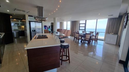 Durban Point Apartment | Accommodation Front - Grand Penthouse with Panoramic Views