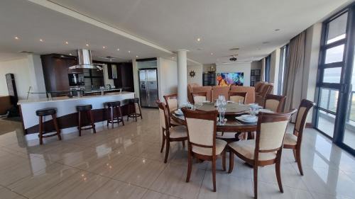 Durban Point Apartment | Accommodation Front - Grand Penthouse with Panoramic Views