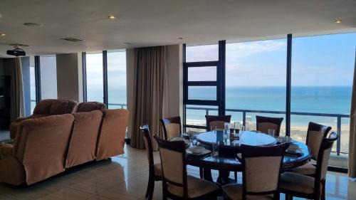 Durban Point Apartment | Accommodation Front - Grand Penthouse with Panoramic Views