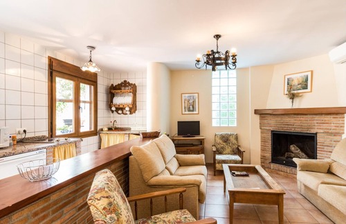 Padul Cottage | Accommodation with pool and paddle tennis court