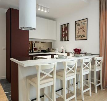 Bucharest Apartment | Ace of Hearts 1 BR APARTMENT,Parking, Fast wi-fi in One Cotroceni