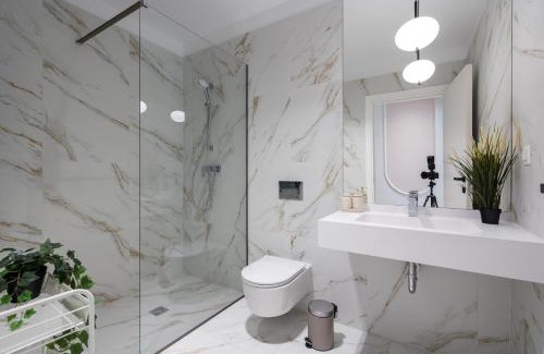 Bucharest Apartment | Ace of Hearts 1 BR APARTMENT,Parking, Fast wi-fi in One Cotroceni