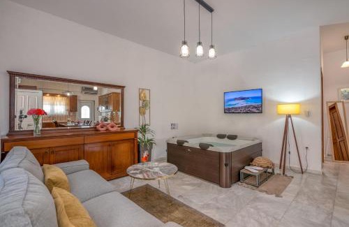 Kotsiana House | Achilleas Deluxe House-Jacuzzi - BBQ