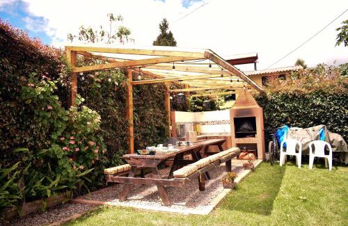 Tabio House | Acogedora Cabaña En Tabio con zonas verdes y BBQ