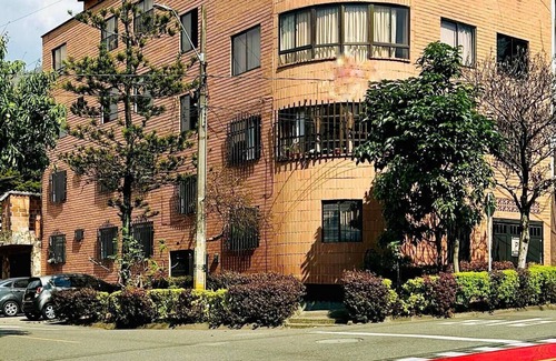 Villa Hermosa House | Acogedora Casa Azul en Medellínnn