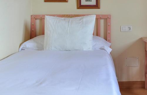 Zarzuela del Monte Apartment | Acogedora casa con verde jardín by CABANA Rentals