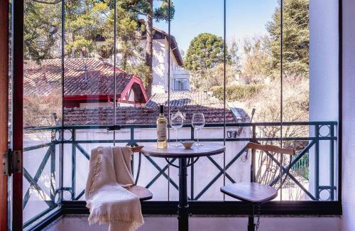 Capivari Apartment | Aconchegante apto em localização estratégica 700m do Baden Baden - Campos do Jordão