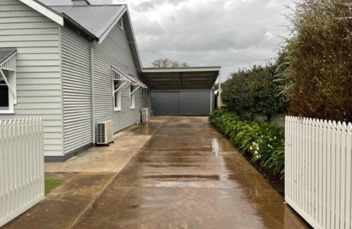 Mansfield House | Acorn Cottage