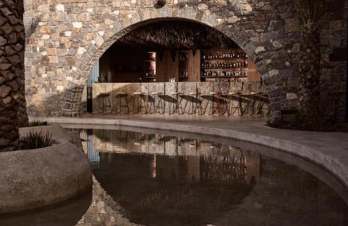 Mononaftis Hotel | Acro Suites - A Wellbeing Resort