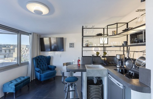 Psirri Apartment | Acropolis View Jacuzzi Apartment