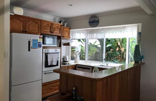 Mudjimba House | ACROSS FROM BEACH-Life Guard all year around. Pets inside OK