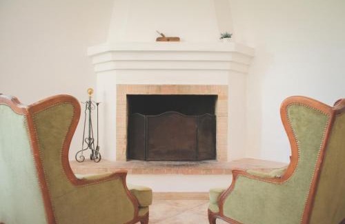 Ostuni House | Ad un passo da Cisternino - Trulli con Camino, Foresta e BBQ