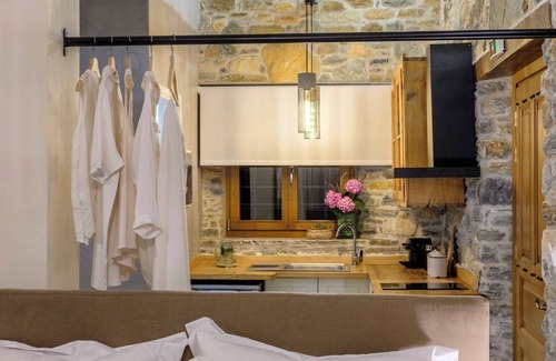 Mouresi House | Adama Guesthouse