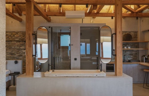 Mouresi House | Adama Guesthouse