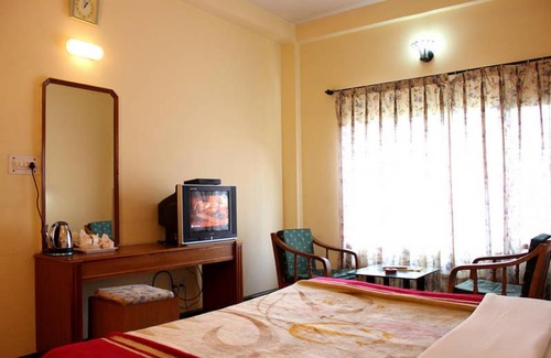 Kandaghat Hotel | ADB Rooms Hotel Falcon Crest, Shimla