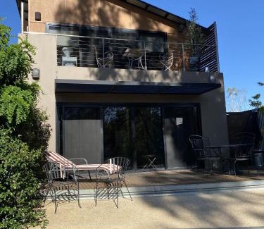 Echuca Apartment | Adelphi Apartments 3 or 3A - Downstairs 2 Bedroom or Upstairs King Studio with Balcony