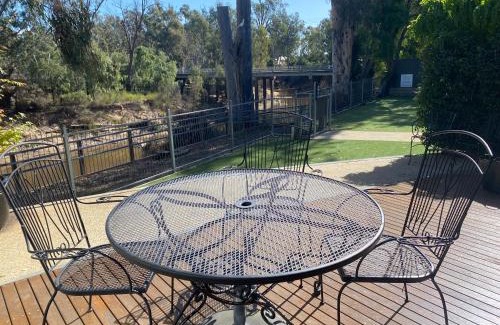 Echuca Apartment | Adelphi Apartments 3 or 3A - Downstairs 2 Bedroom or Upstairs King Studio with Balcony