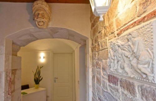 Ragusa House | Adhoc Rooms