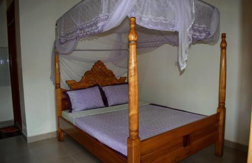 Kichwamba House | ADM Guest Houses