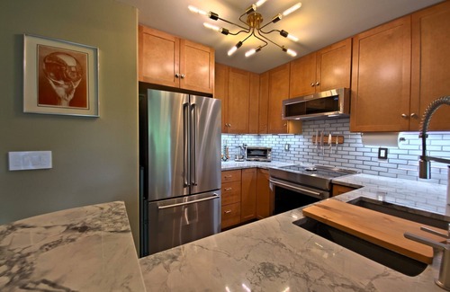 North Admiral Apartment | Admiral’s Nest—Luxury & Location in West Seattle (Pets OK)