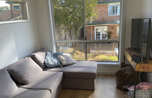 Bouvet Island Cottage | Adorable 2bdrm guesthouse with pool access - No smoking