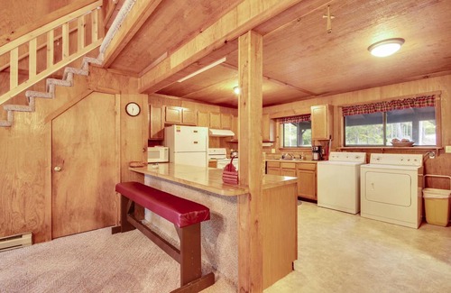 Old Timberline House | Adorable and Affordable Mountain Cabin Has It All and Then Some!