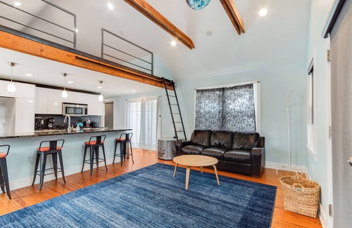 Rehoboth Beach House | Adorable beach cottage 1 mile from Rehoboth boardwalk, walking distance to beach