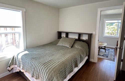 Corvallis Cottage | Adorable Cottage by the Park - Walk to Downtown Corvallis and O.S.U.