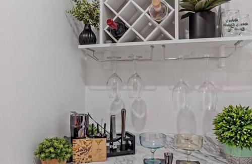 Jefferson Apartment | Adorable Mountain View New Englander