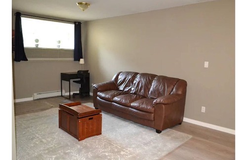 West Newton - Highway 10 House | Adorable spacious 1 bdrm suite