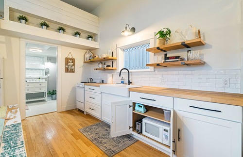 Lynden Other | Adorable Tiny House In the Counrty