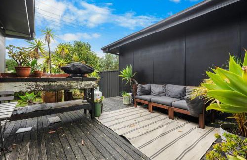 Erowal Bay House | Adrift - Pet-friendly - 5 min Walk to Bay - Rustic Charm