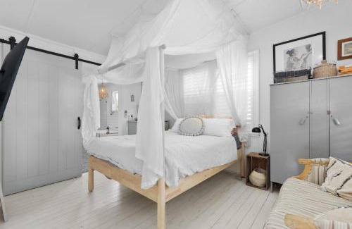 Erowal Bay House | Adrift - Pet-friendly - 5 min Walk to Bay - Rustic Charm