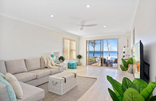 St. Georges Basin House | Adrift Retreat - St Georges Basin Waterfront Home