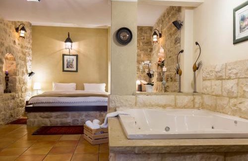 Rosh Pinna Cabin | Adva High Above All